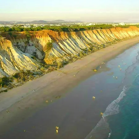 Апартаменти Charming In - 60 M² With Pool & View Албуфейра